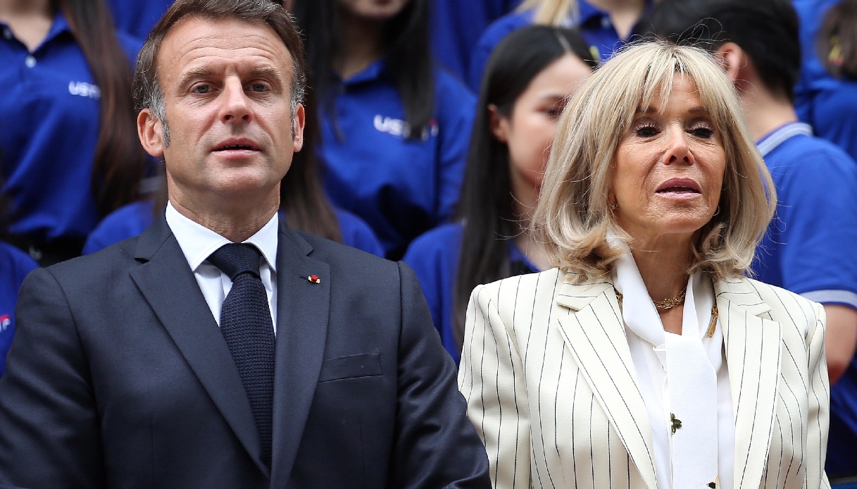 https://wips.plug.it/cips/notizie.virgilio.it/cms/2025/05/emmanuel-macron-schiaffo-video-brigitte.jpg