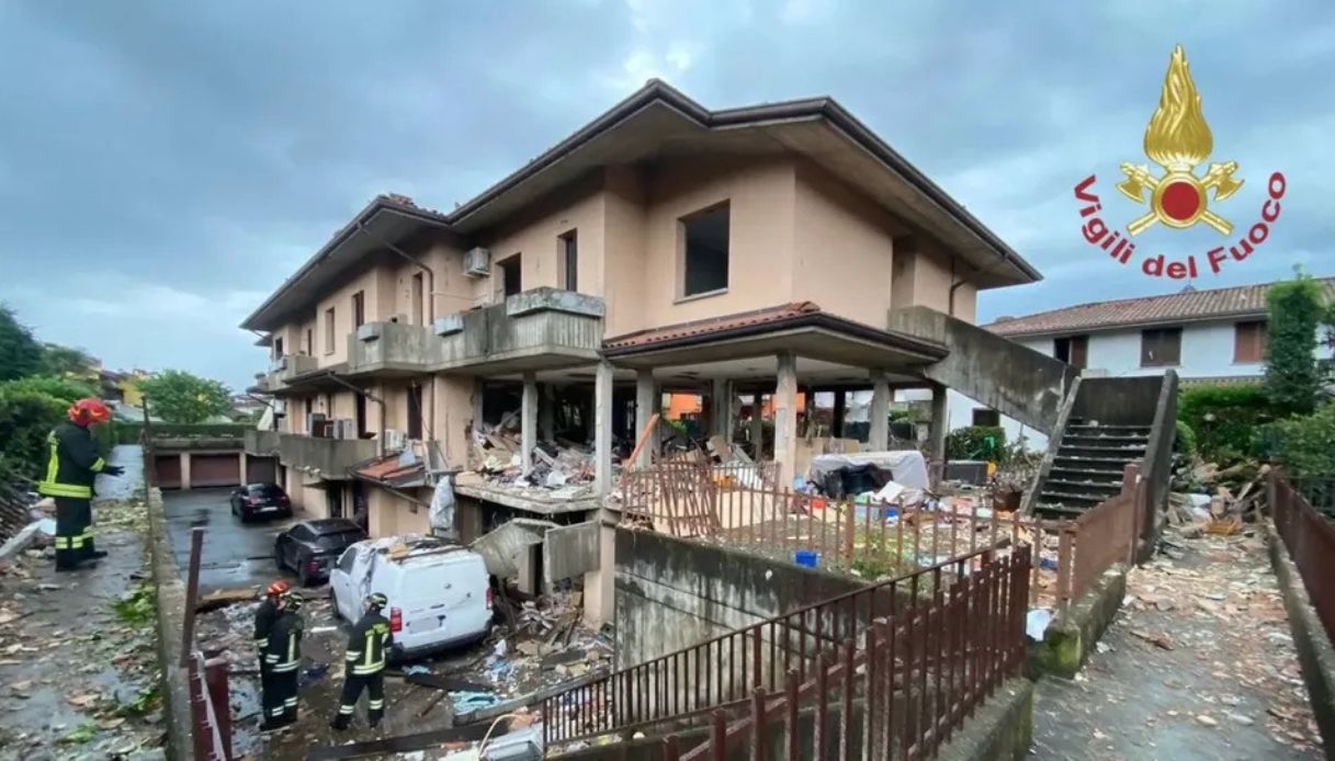 Esplosione in villa a Bagnatica vicino Bergamo, il racconto della vicina: "C Esplosione in villa a Bagnatica vicino Bergamo, il racconto della vicina: "C
