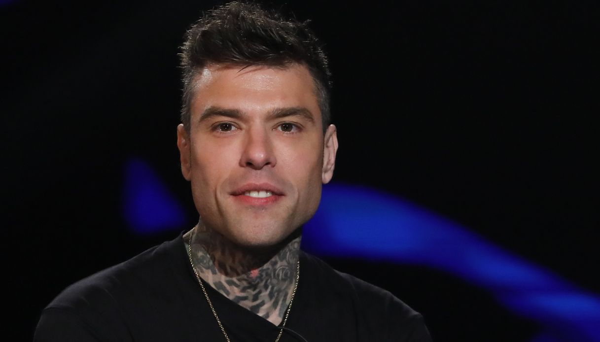 https://wips.plug.it/cips/notizie.virgilio.it/cms/2025/05/fedez-congresso-forza-italia.jpg