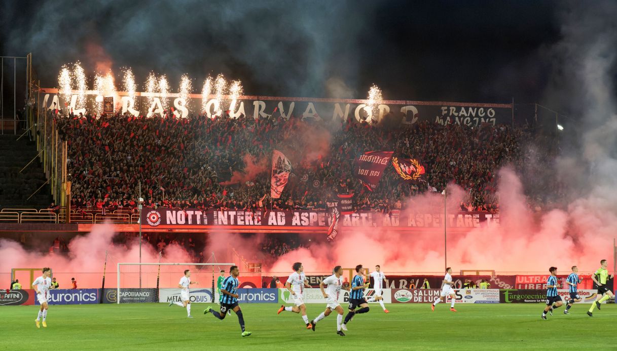 Foggia sotto tutela antimafia, è il primo caso per un club di calcio: estorsione e minacce, 4 arresti Foggia sotto tutela antimafia, è il primo caso per un club di calcio: estorsione e minacce, 4 arresti