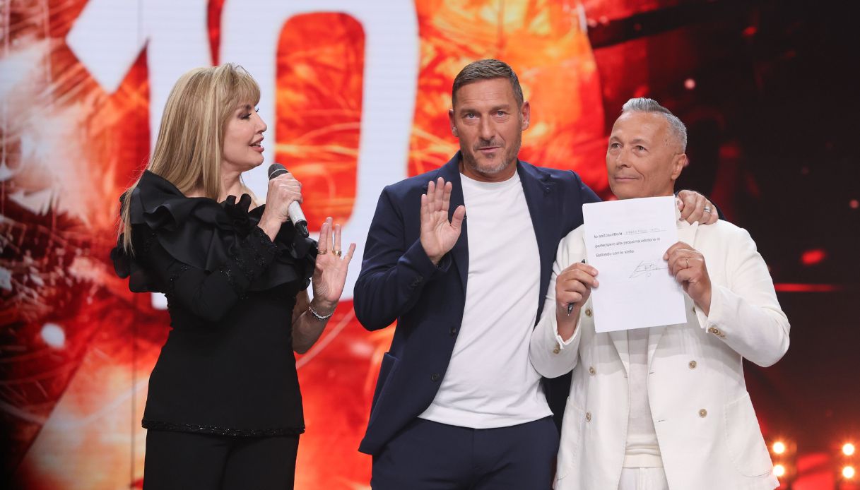 https://wips.plug.it/cips/notizie.virgilio.it/cms/2025/05/francesco-totti-ballando-con-le-stelle.jpg