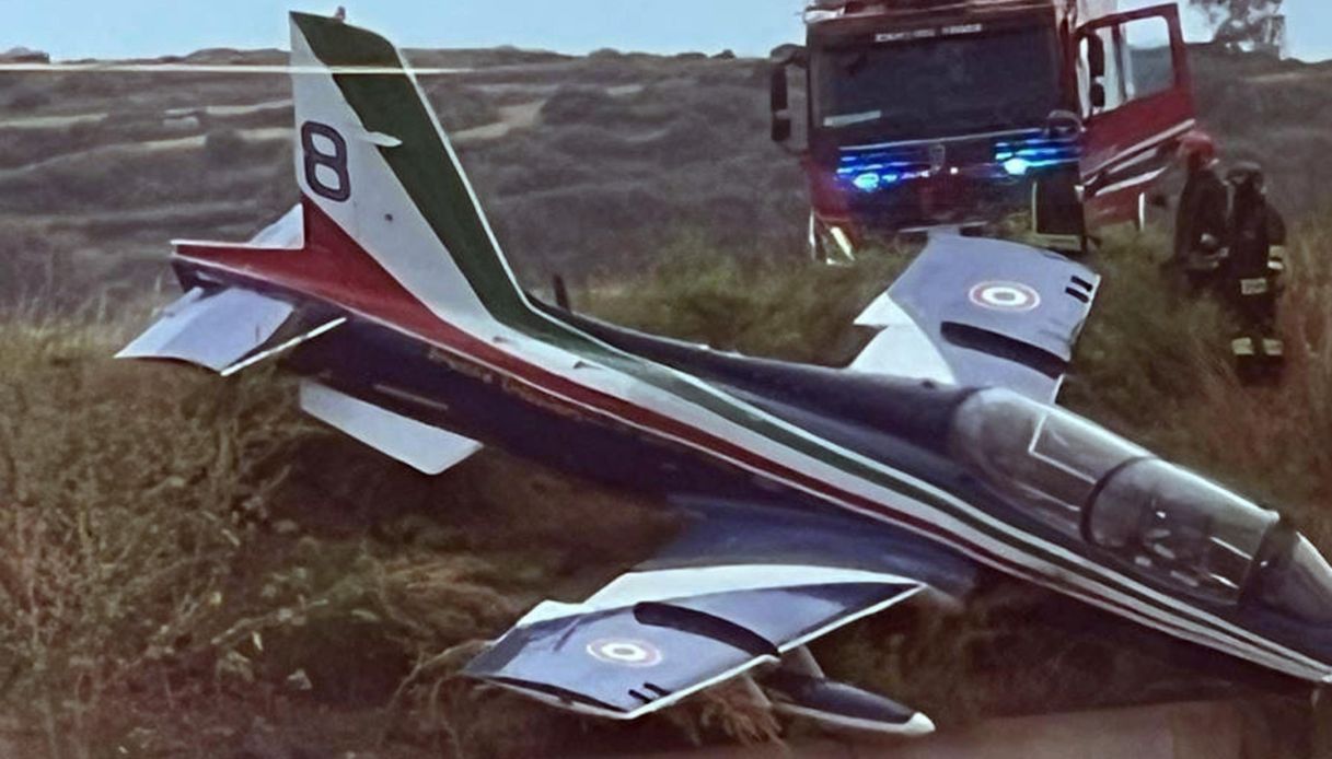 Scontro tra Frecce tricolori a Pantelleria, le immagini dopo l Scontro tra Frecce tricolori a Pantelleria, le immagini dopo l