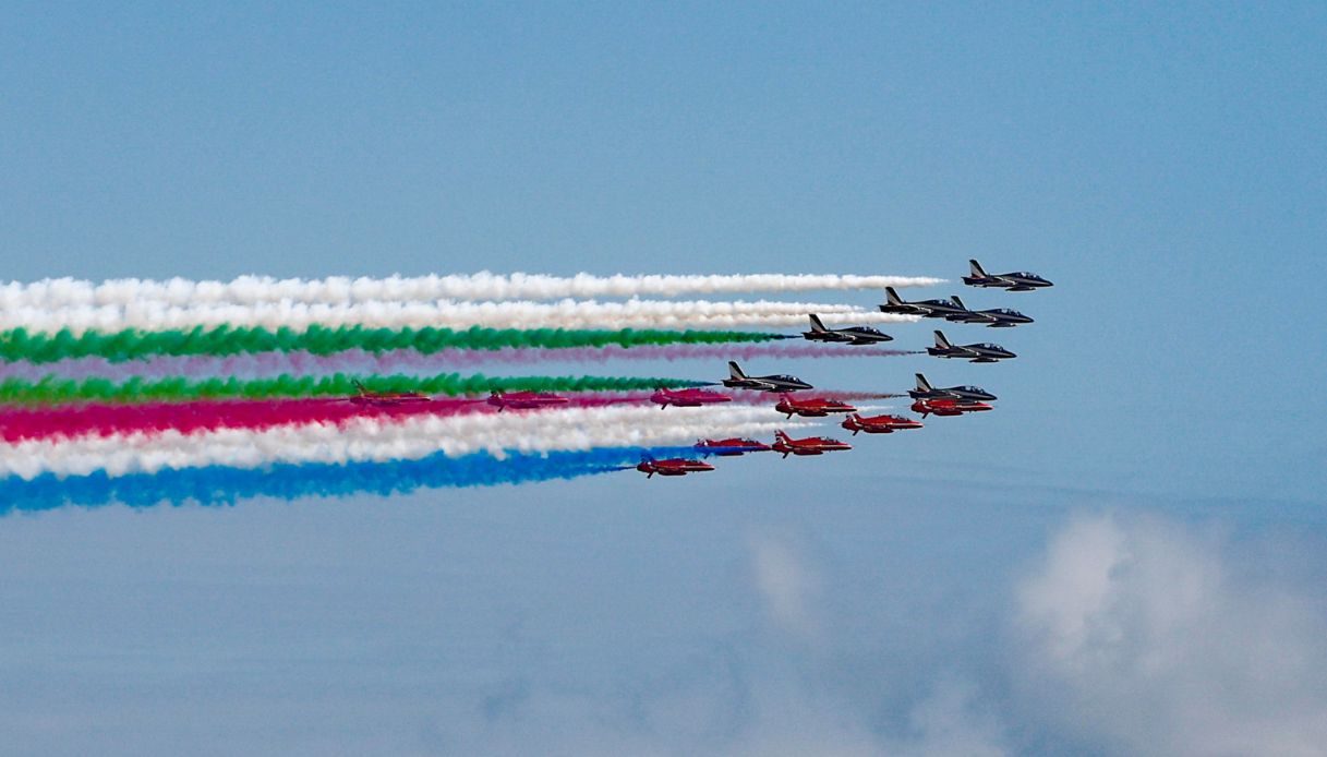 Scontro tra Frecce tricolori a Pantelleria, paura in pista dopo il contatto in addestramento: la ricostruzione Scontro tra Frecce tricolori a Pantelleria, paura in pista dopo il contatto in addestramento: la ricostruzione