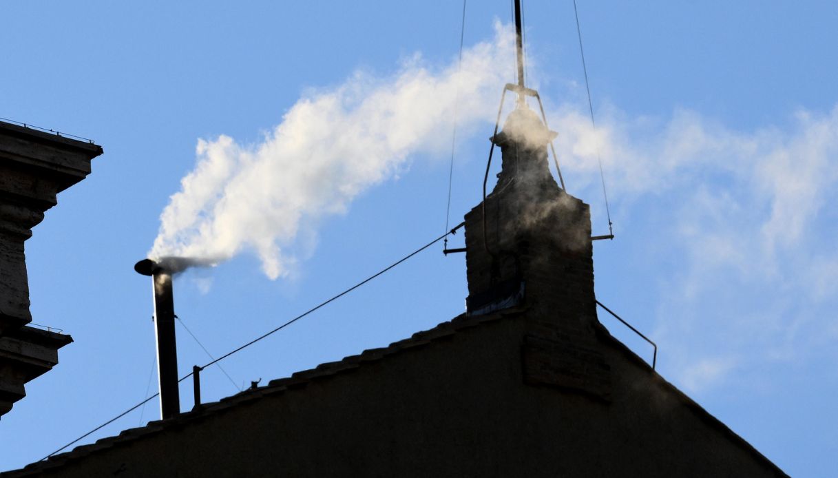 Fumata bianca, eletto il nuovo Papa dal Conclave: il video dell Fumata bianca, eletto il nuovo Papa dal Conclave: il video dell