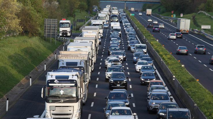 Incidente tra 4 auto della polizia sull'A1 a Fidenza, diversi feriti e ...