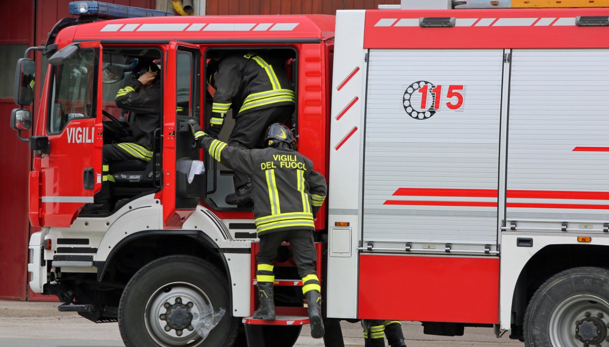 https://wips.plug.it/cips/notizie.virgilio.it/cms/2025/05/incidente-roma-ardeatina.jpg