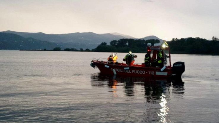 Donna cade nelle acque del lago di Como a Gera Lario e muore, era in ...