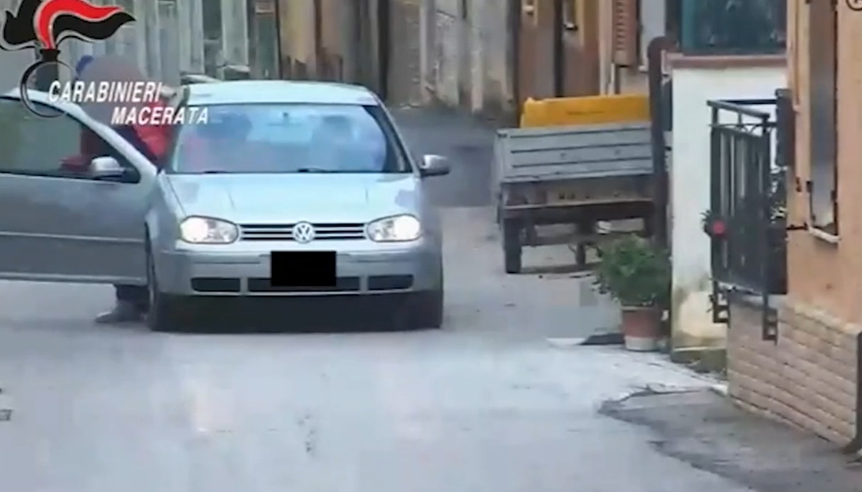 https://wips.plug.it/cips/notizie.virgilio.it/cms/2025/05/los-pollos.jpg