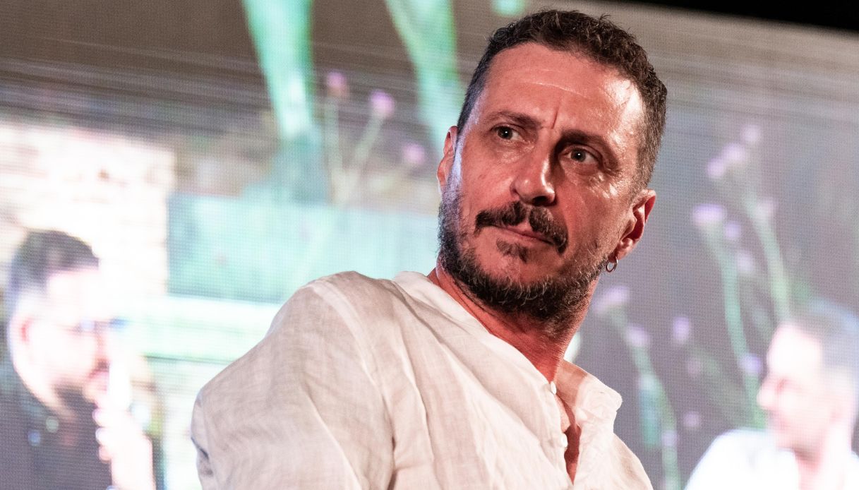 https://wips.plug.it/cips/notizie.virgilio.it/cms/2025/05/luca-bizzarri-1.jpg