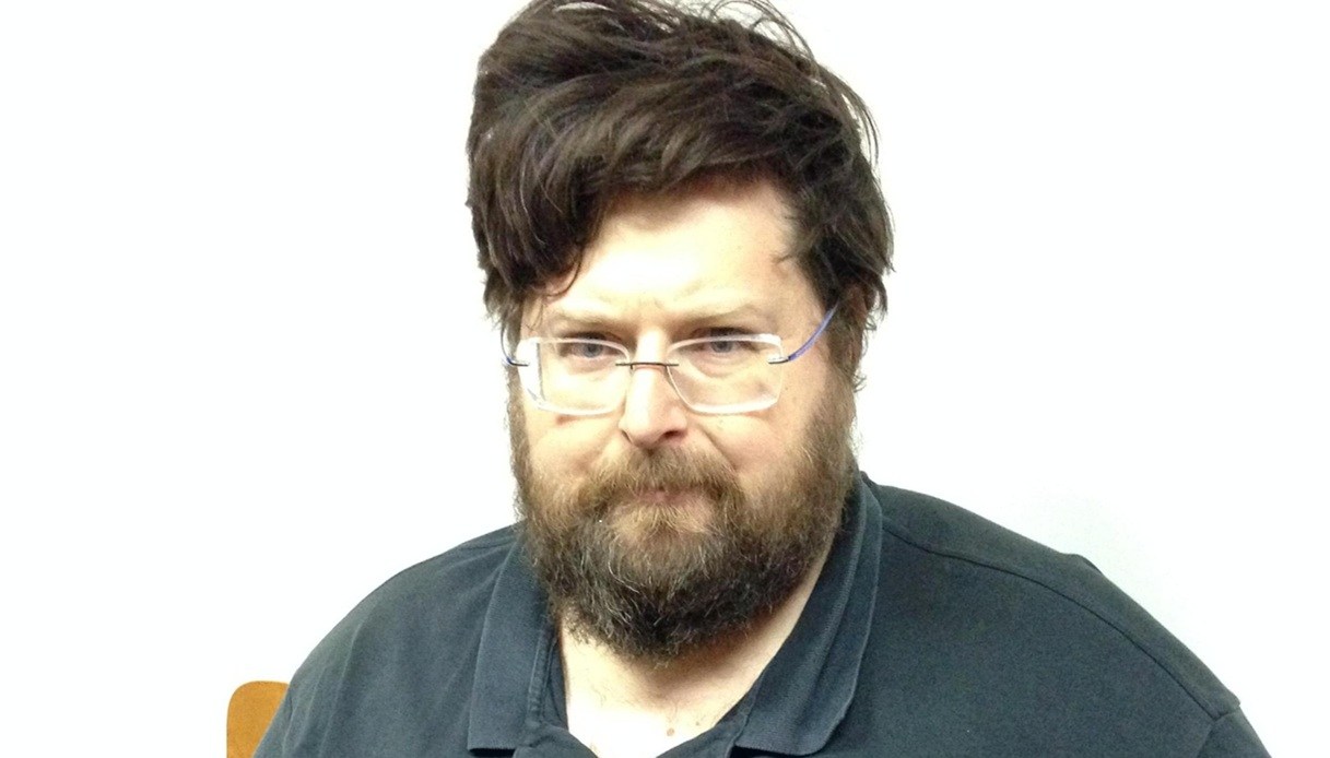Adinolfi seduto