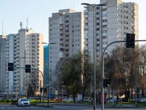 Bimbo di 3 anni cade dal secondo piano in zona Gratosoglio a Milano, gravissimo dopo il volo dal balcone