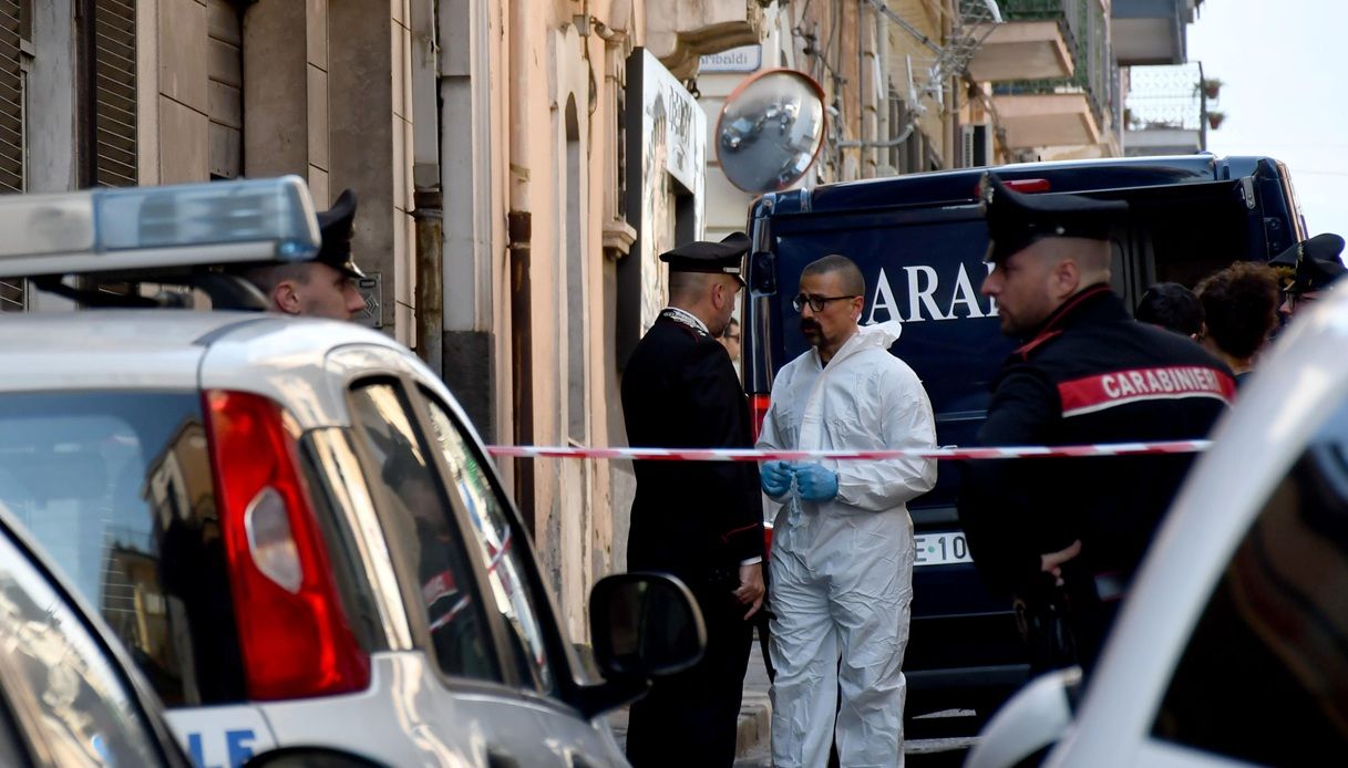 Annamaria Geraci confessa di aver lanciato la figlia neonata dal balcone: tragico interrogatorio della donna Annamaria Geraci confessa di aver lanciato la figlia neonata dal balcone: tragico interrogatorio della donna