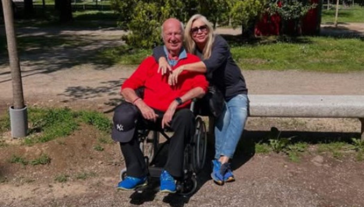 https://wips.plug.it/cips/notizie.virgilio.it/cms/2025/05/nicola-carraro-mara-venier.jpg
