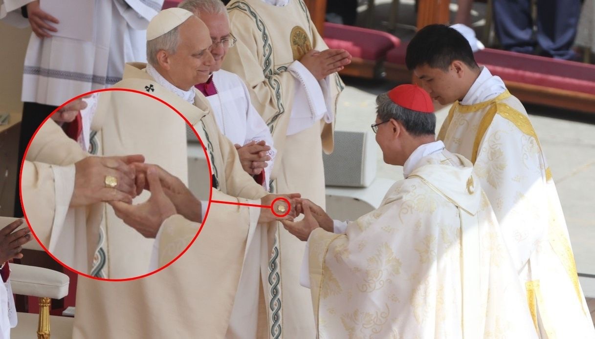 https://wips.plug.it/cips/notizie.virgilio.it/cms/2025/05/papa-leone-xiv-anello.jpeg