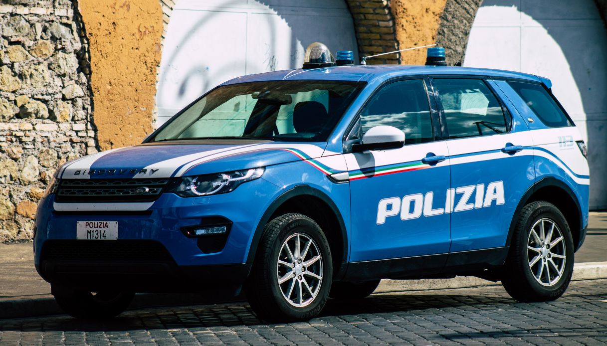 Feto trovato in strada a Parma, allarme lanciato da una donna in via Federico II: era a spasso col cane Feto trovato in strada a Parma, allarme lanciato da una donna in via Federico II: era a spasso col cane