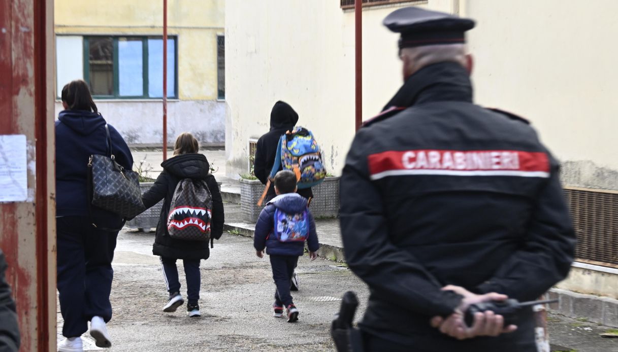 Un ragazzino di 14 anni con la pistola scacciacani nello zaino, sconcerto nella scuola media di Perugia Un ragazzino di 14 anni con la pistola scacciacani nello zaino, sconcerto nella scuola media di Perugia