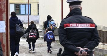 pistola-zaino-scuola-perugia-1