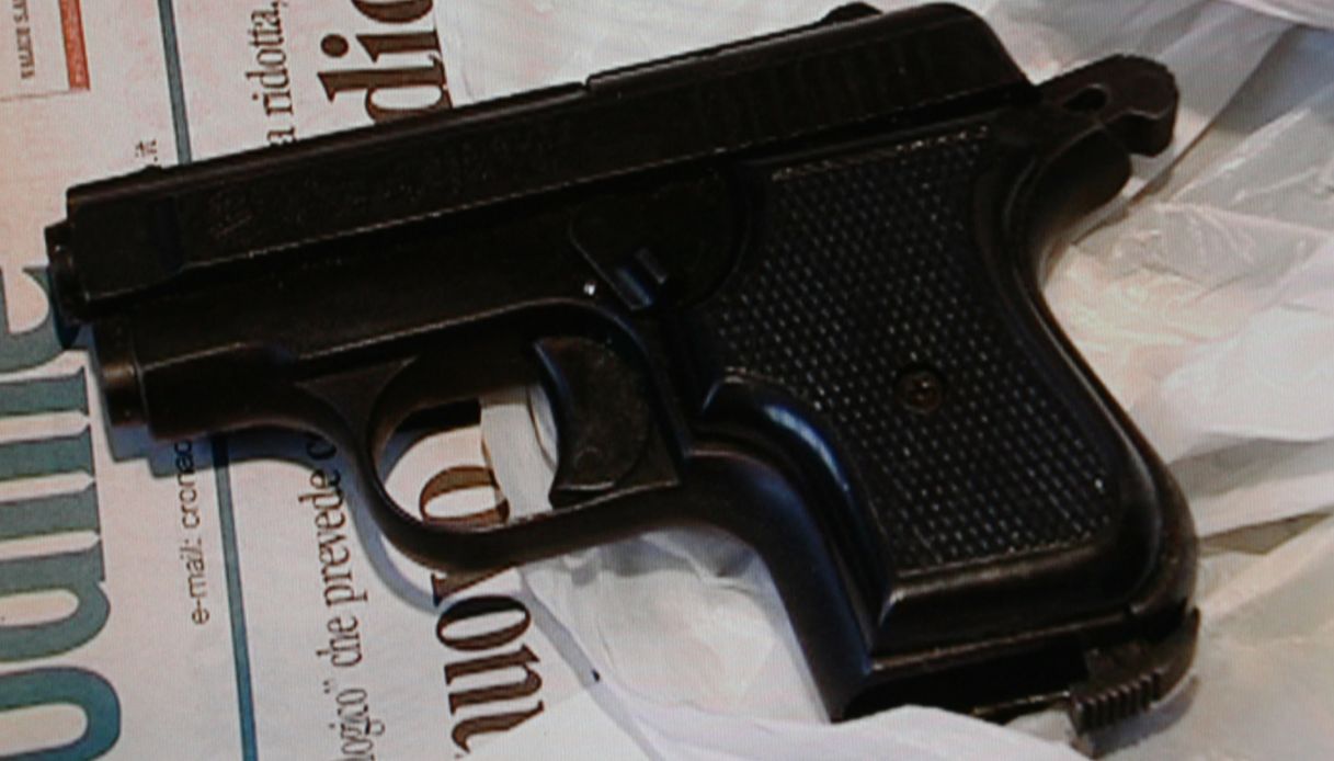 14enne con una pistola nello zaino a scuola