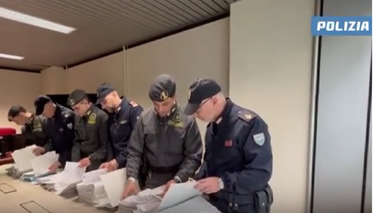 https://wips.plug.it/cips/notizie.virgilio.it/cms/2025/05/polizia-roma.jpg