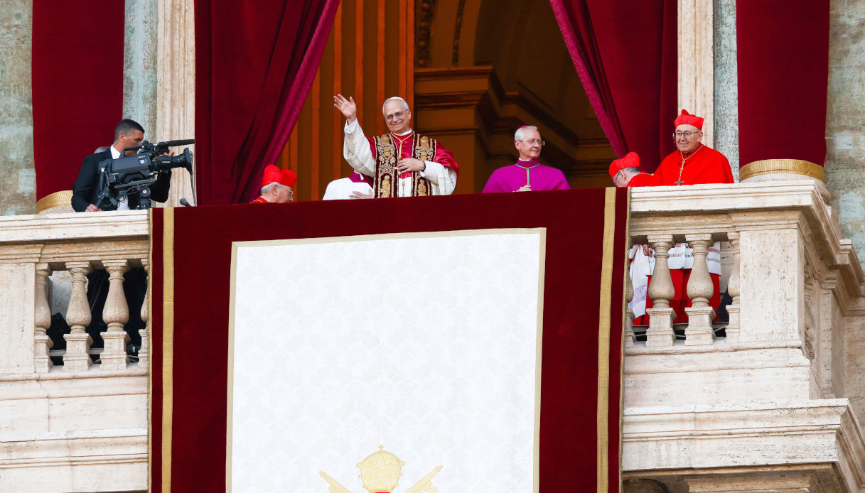 https://wips.plug.it/cips/notizie.virgilio.it/cms/2025/05/robert-francis-prevost-papa.jpg