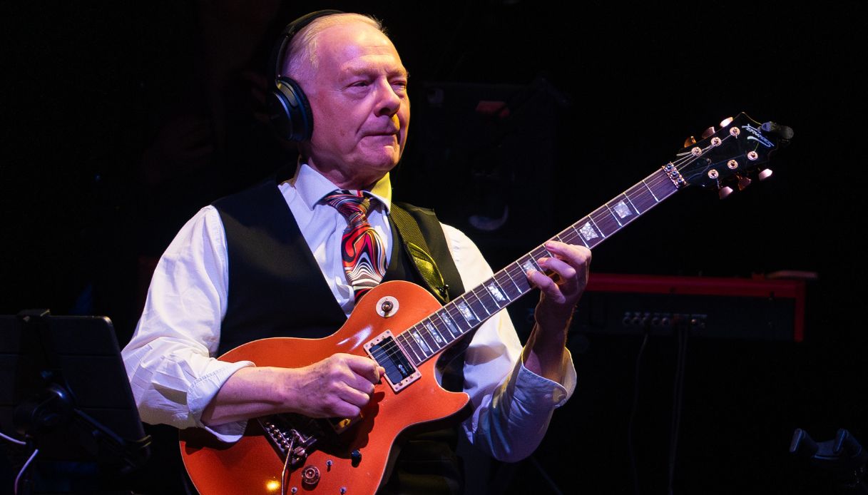 https://wips.plug.it/cips/notizie.virgilio.it/cms/2025/05/robert-fripp.jpg