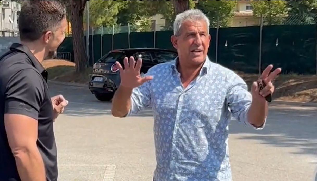 https://wips.plug.it/cips/notizie.virgilio.it/cms/2025/05/salvatore-bagni-le-iene-calcio.jpg