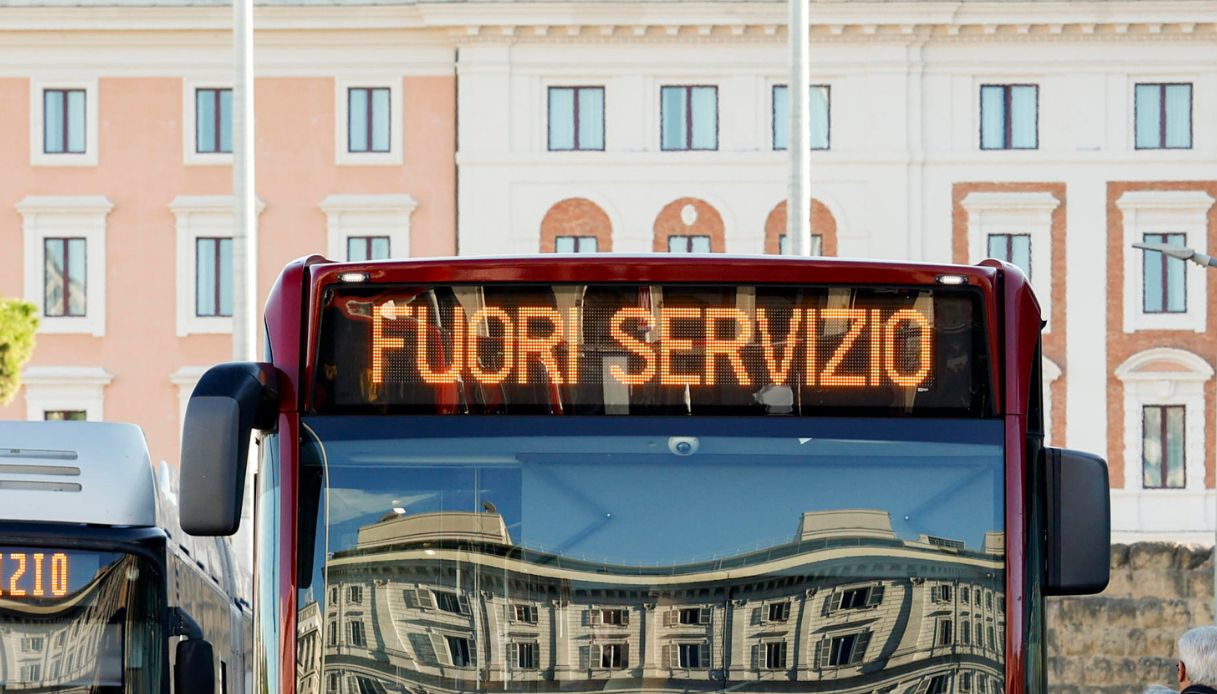 https://wips.plug.it/cips/notizie.virgilio.it/cms/2025/05/sciopero-9-maggio-2025-aerei-mezzi-pubblici.jpg