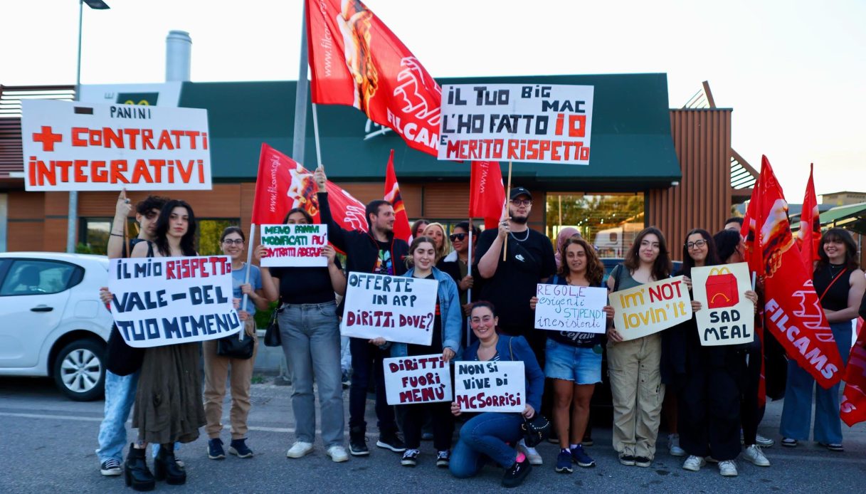 https://wips.plug.it/cips/notizie.virgilio.it/cms/2025/05/sciopero-mcdonald-s.jpg