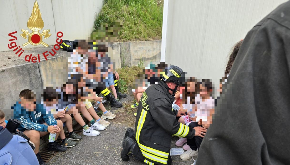 https://wips.plug.it/cips/notizie.virgilio.it/cms/2025/05/scontro-lomazzo-scuolabus-bimbo.jpg