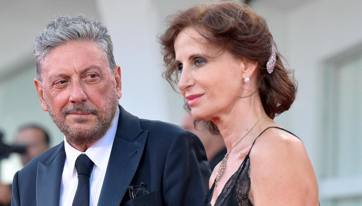 https://wips.plug.it/cips/notizie.virgilio.it/cms/2025/05/sergio-castellitto-cassonetti-roma-ama.jpg