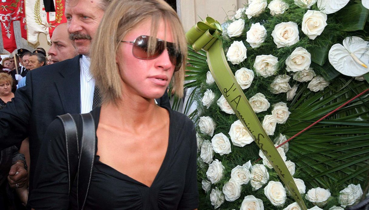 stefania cappa chiara poggi fotomontaggio
