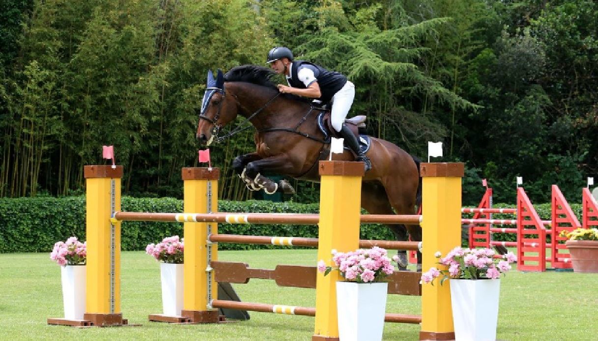 https://wips.plug.it/cips/notizie.virgilio.it/cms/2025/05/stefano-margheriti-incidente-cavallo-equitazione.jpg
