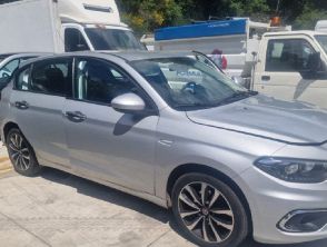 Auto guasta sulla A14, polizia aiuta il conducente e scopre a sorpresa che ha la targa clonata