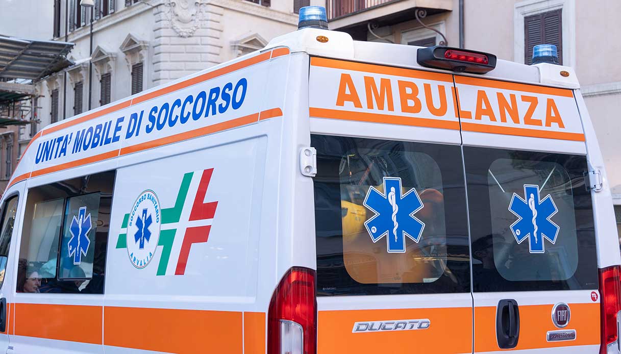 Ascensore precipita a Torre del Greco vicino Napoli, paura per un Ascensore precipita a Torre del Greco vicino Napoli, paura per un
