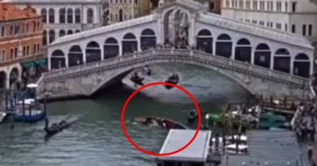 venezia-gondola-turisti