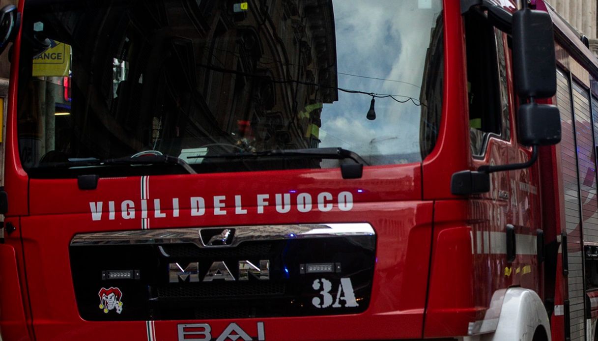 https://wips.plug.it/cips/notizie.virgilio.it/cms/2025/05/vigili-del-fuoco-incendio-hotel-firenze-social-hub.jpg