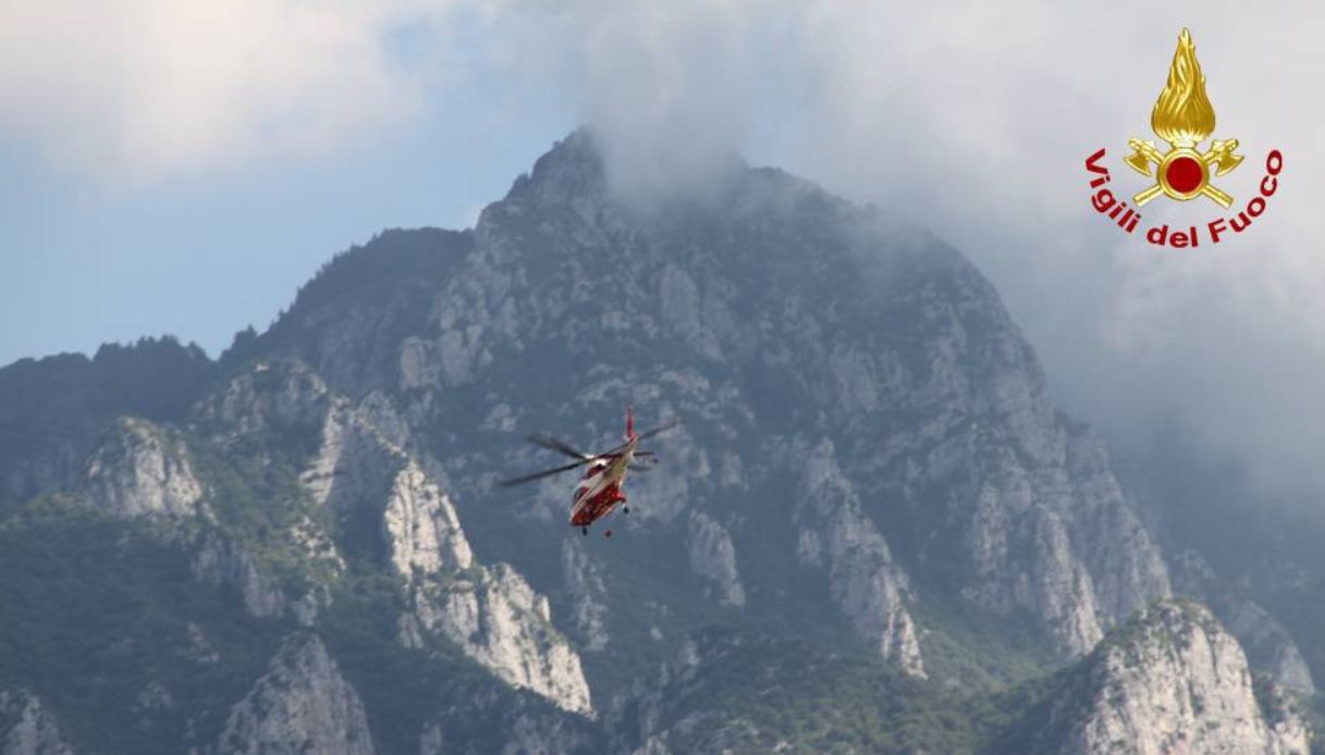 Chieti, trovati morti i due vigili del fuoco dispersi: sono scivolati in un crepaccio. Salvi i due colleghi Chieti, trovati morti i due vigili del fuoco dispersi: sono scivolati in un crepaccio. Salvi i due colleghi