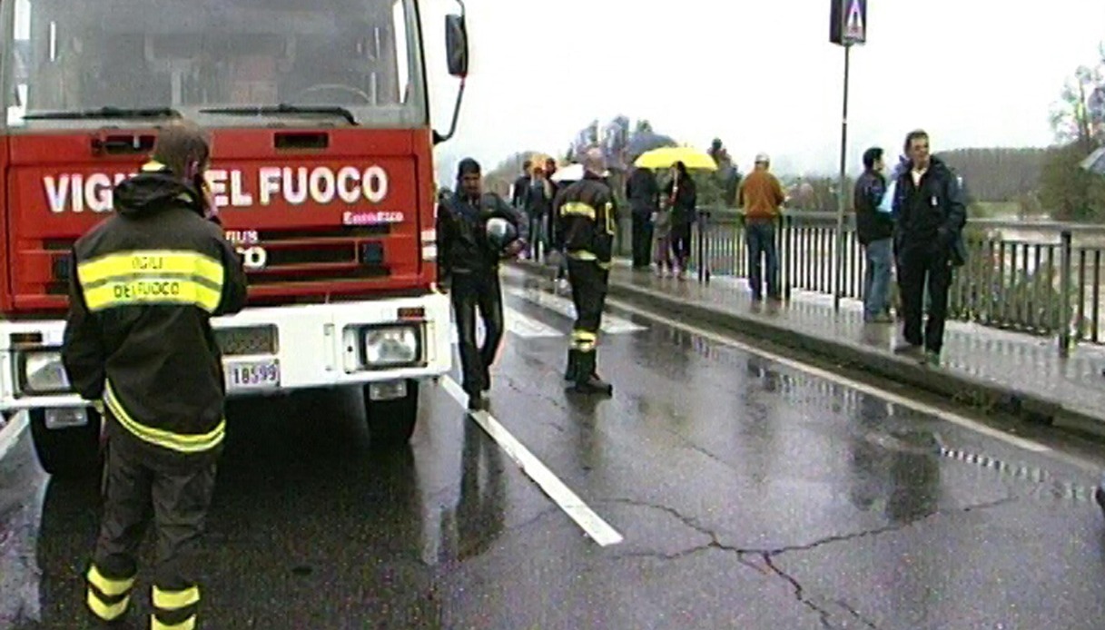 63enne si tuffa nel torrente vicino Udine per salvare il cane, trascinato dalla corrente: l 63enne si tuffa nel torrente vicino Udine per salvare il cane, trascinato dalla corrente: l