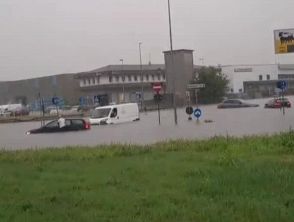 Nubifragio e gradine a Modena, il video degli allagamenti e delle auto sottacqua tra Fiorano e Sassuolo