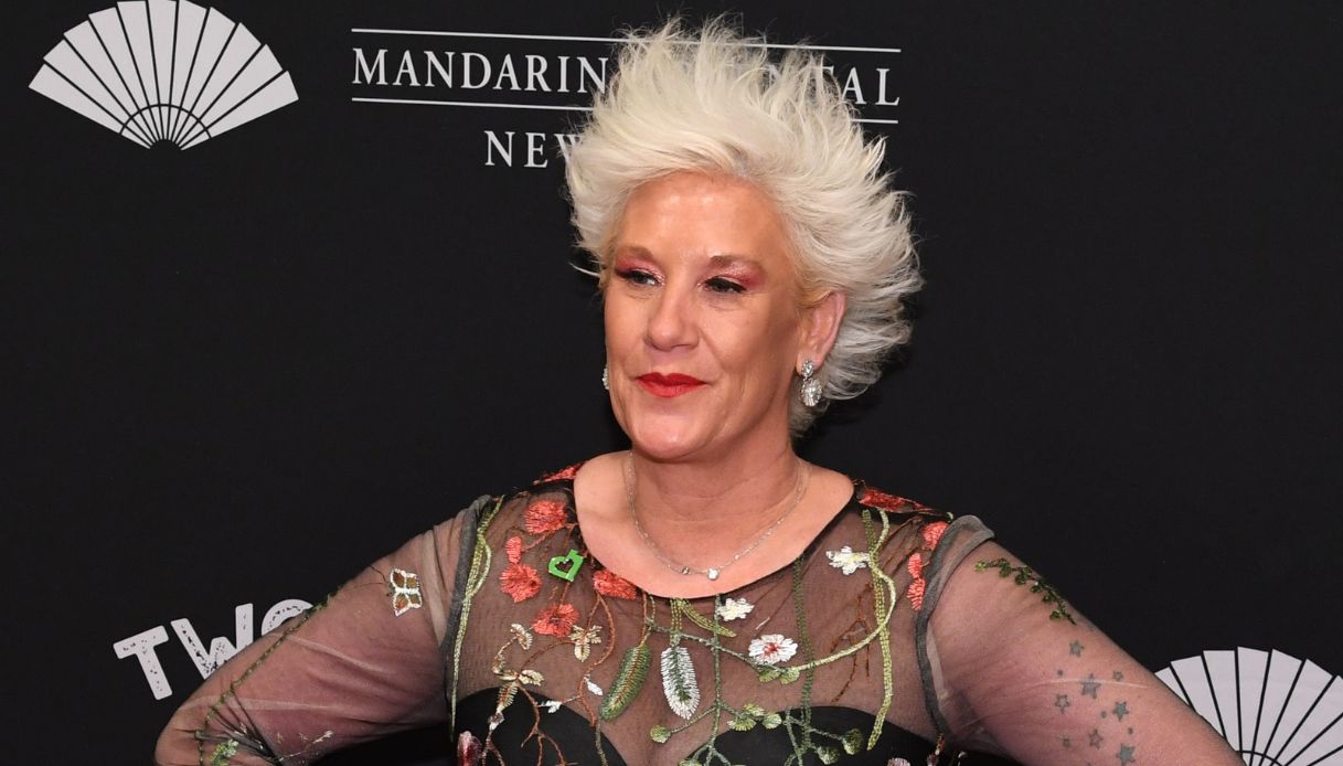 https://wips.plug.it/cips/notizie.virgilio.it/cms/2025/06/anne-burrell-chef.jpg