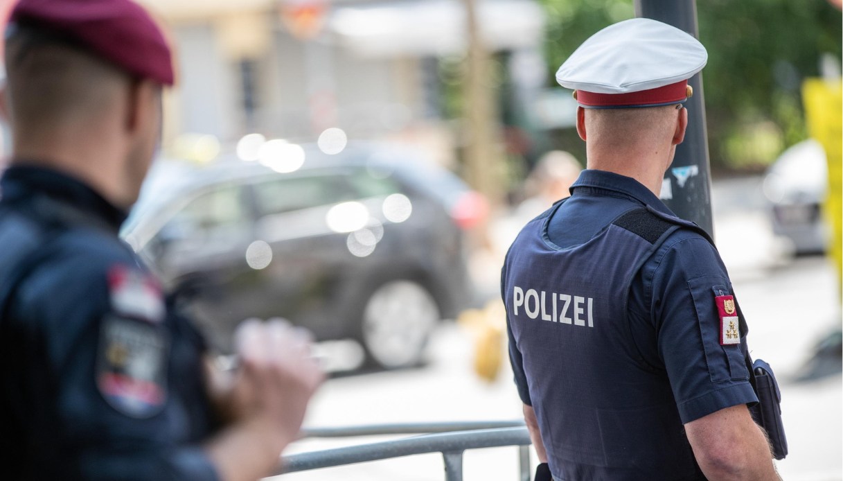 aurora-maniscalco-vienna-polizia