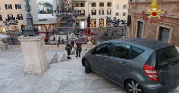 auto scalinata di Trinità dei Monti Roma
