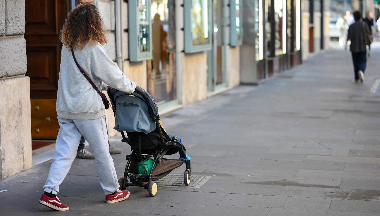 Mamma con passeggino