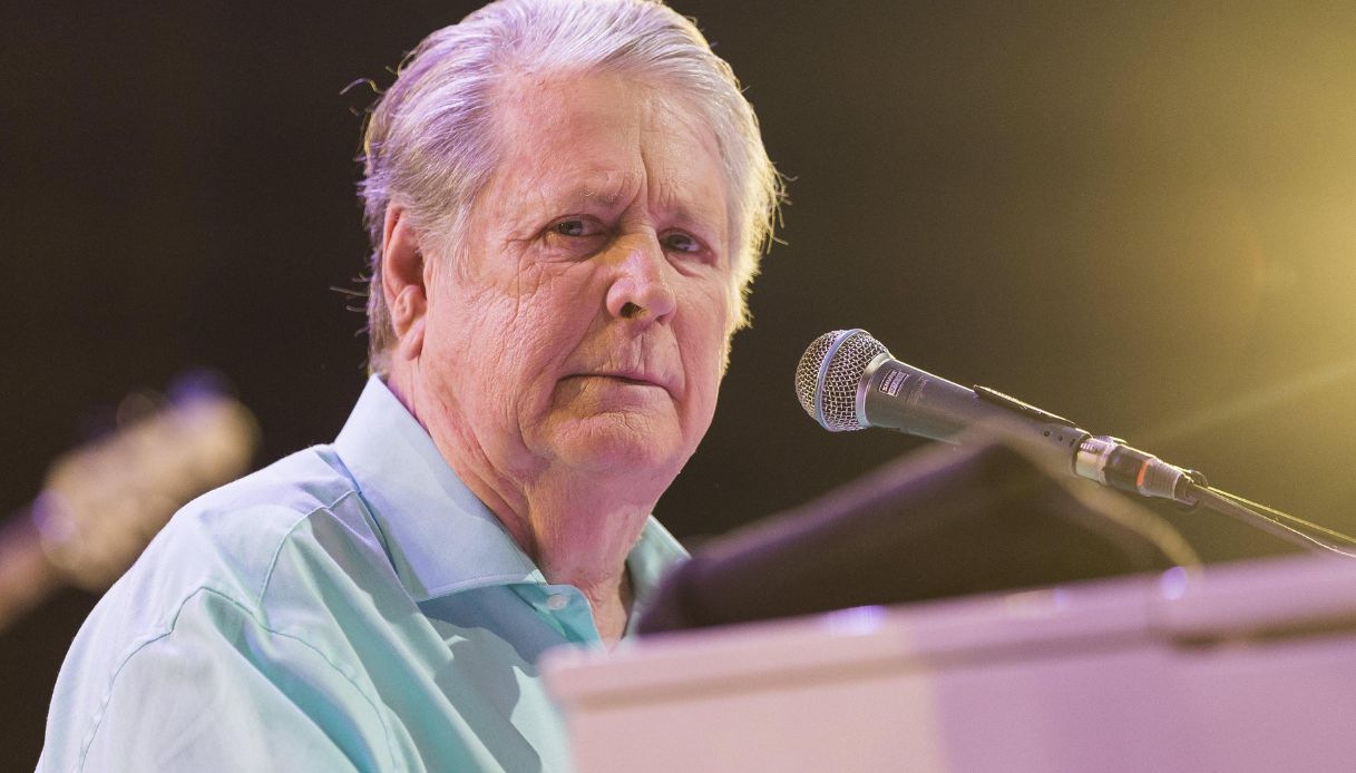 https://wips.plug.it/cips/notizie.virgilio.it/cms/2025/06/brian-wilson-beach-boys.jpg
