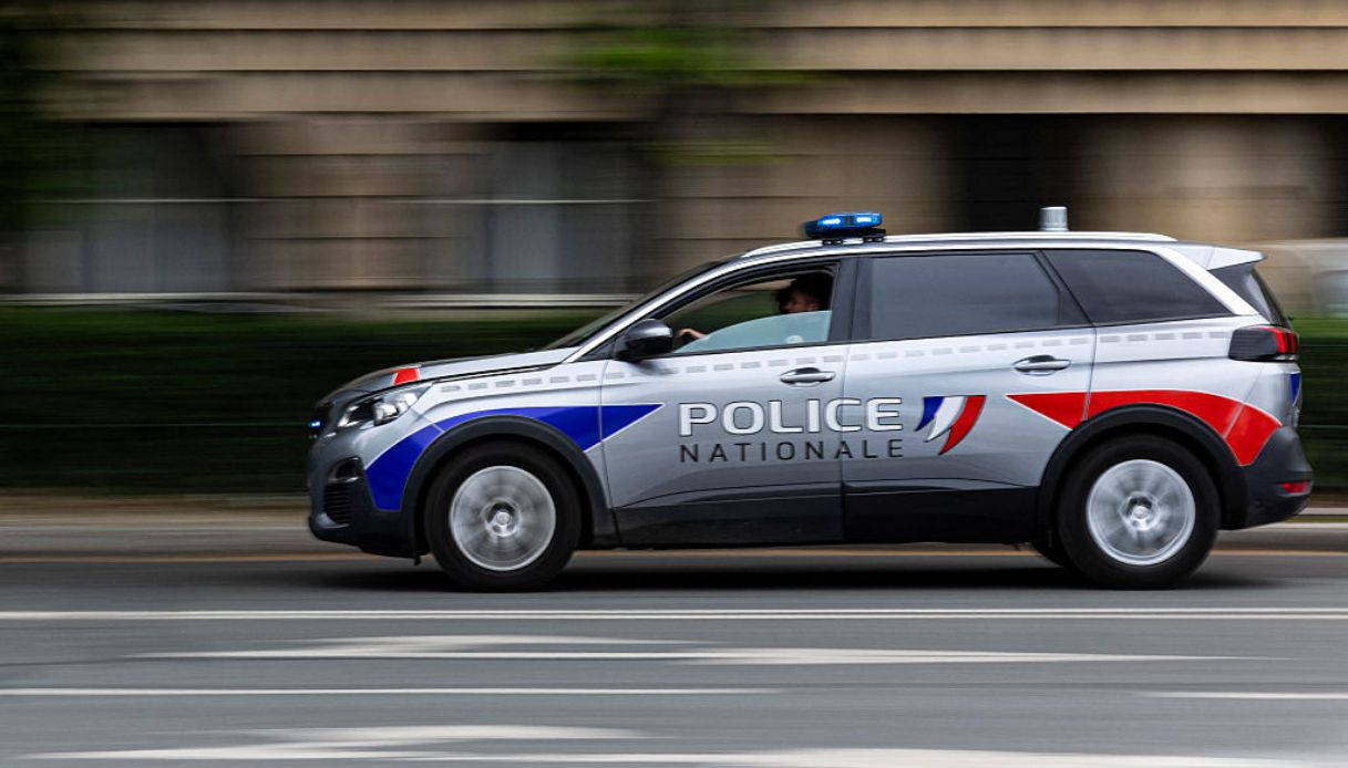 collaboratrice scolastica morta Parigi studente