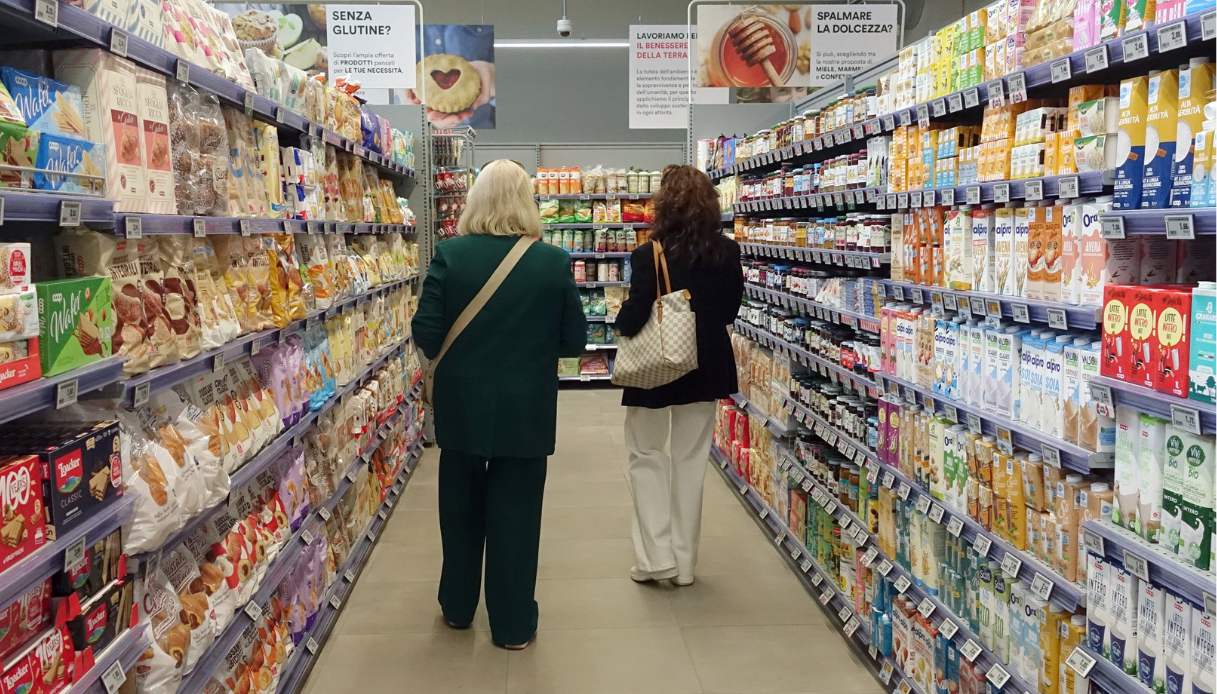 https://wips.plug.it/cips/notizie.virgilio.it/cms/2025/06/coop-gaza-cola.jpg