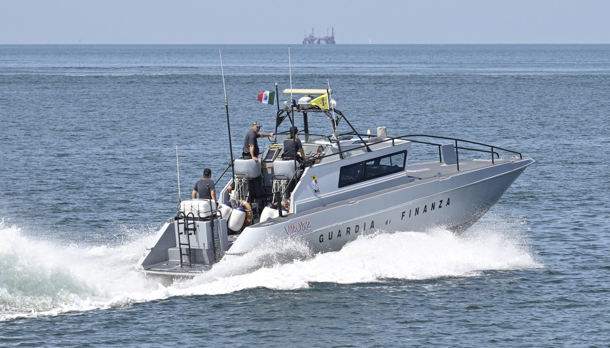 tre dispersi in barca nel mare del golfo di taranto uno ha il diabete ricerca urgente allarme dei familiari