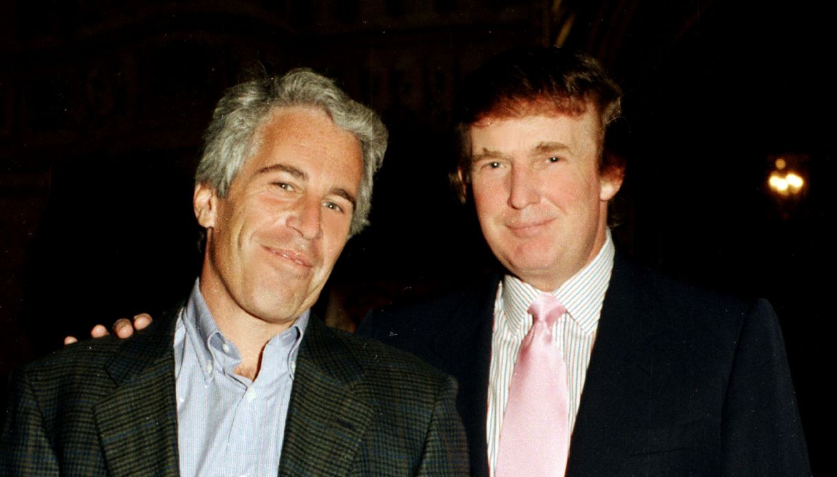 https://wips.plug.it/cips/notizie.virgilio.it/cms/2025/06/donald-trump-e-jeffrey-epstein-1.jpg