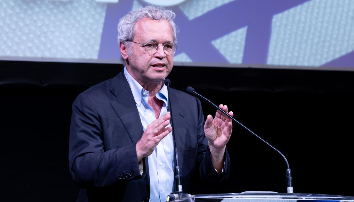 https://wips.plug.it/cips/notizie.virgilio.it/cms/2025/06/enrico-mentana-tg-la7-1.jpg