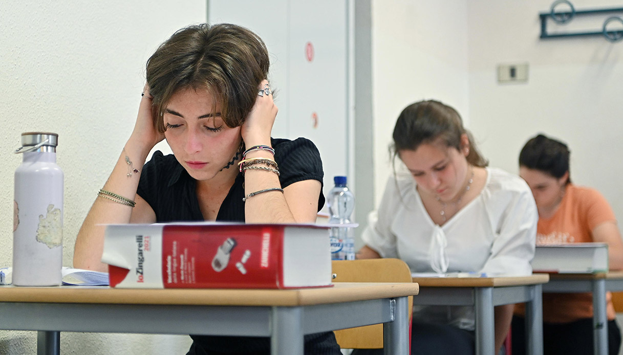 https://wips.plug.it/cips/notizie.virgilio.it/cms/2025/06/esame-di-maturita-2025-tracce-2.jpg